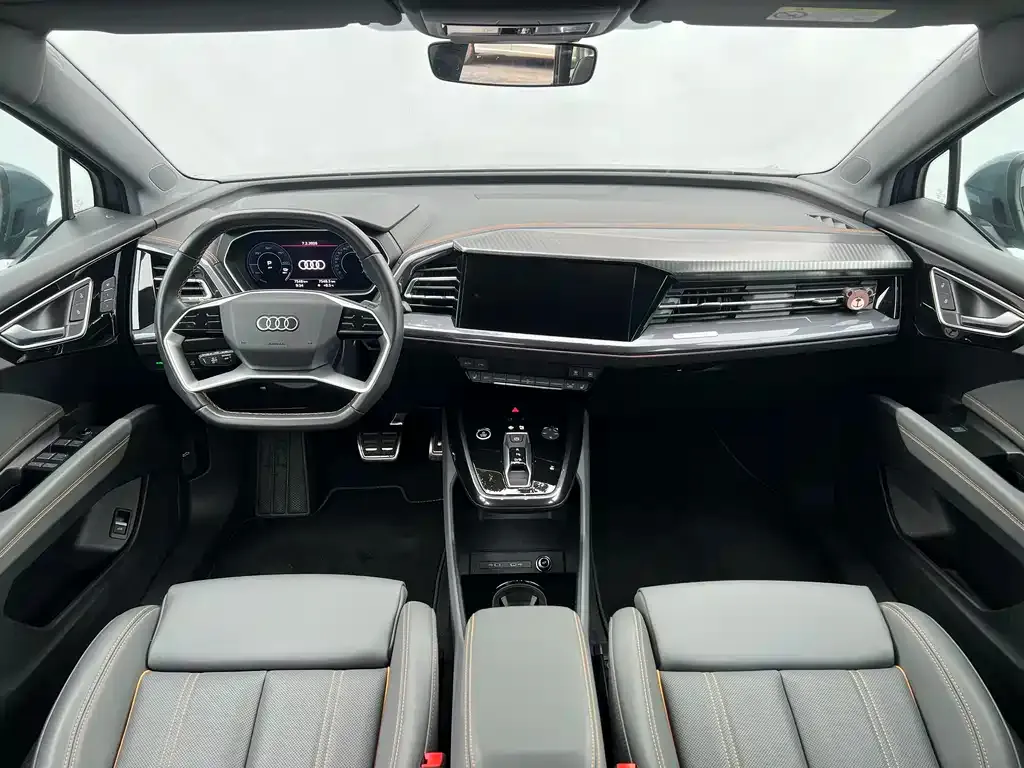 Audi Q4 e-tron — фото 2