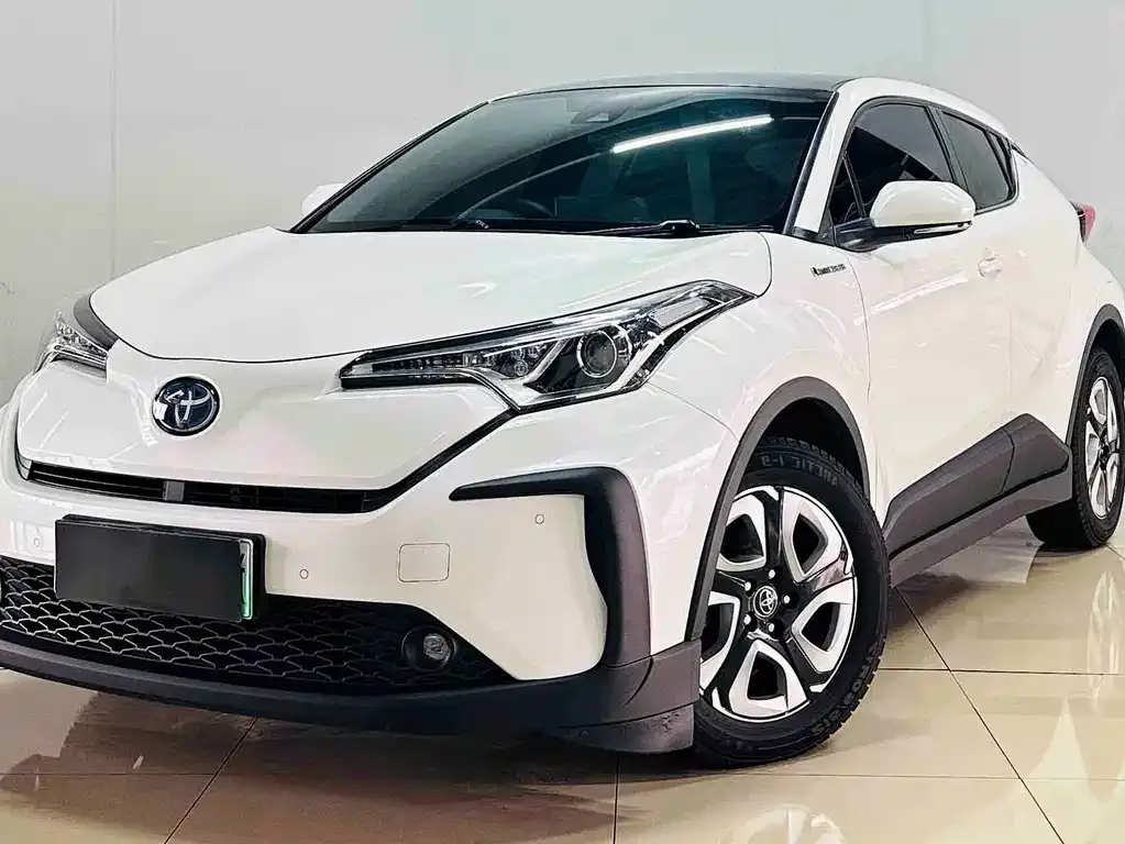 Toyota C-HR EV — фото 1