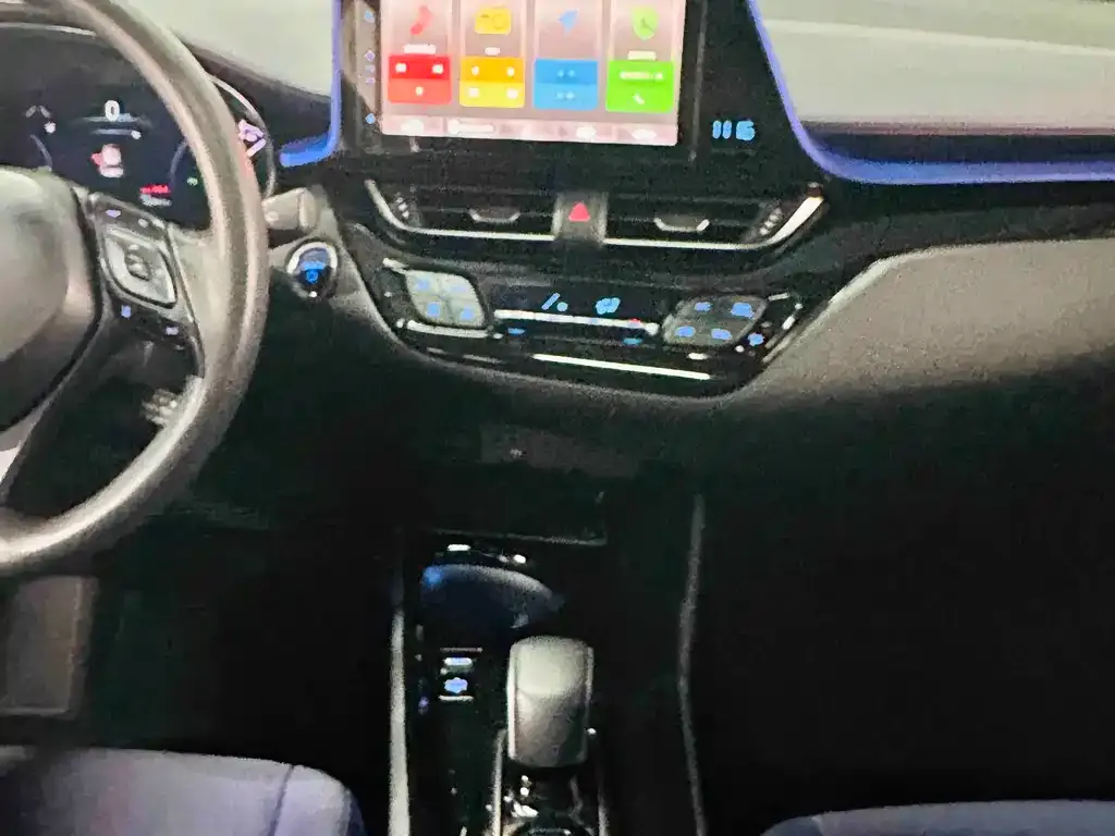 Toyota C-HR EV — фото 10