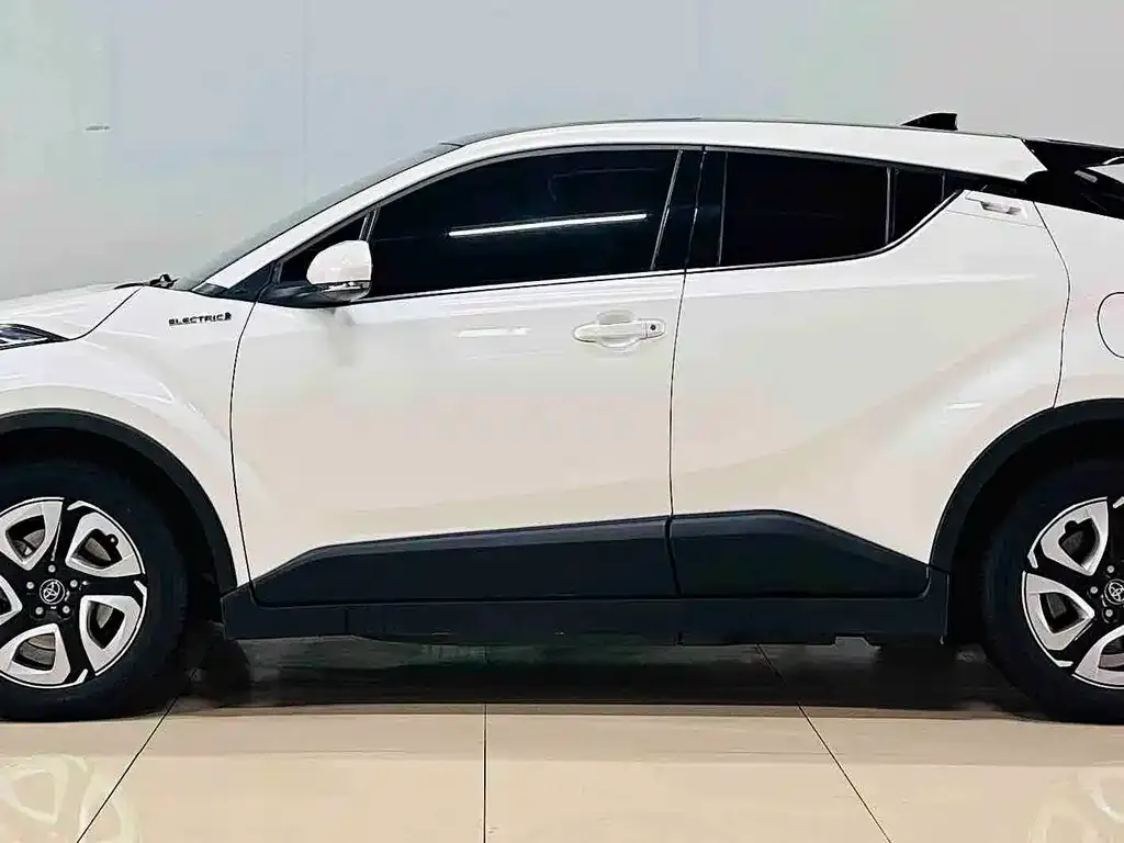 Toyota C-HR EV — фото 2