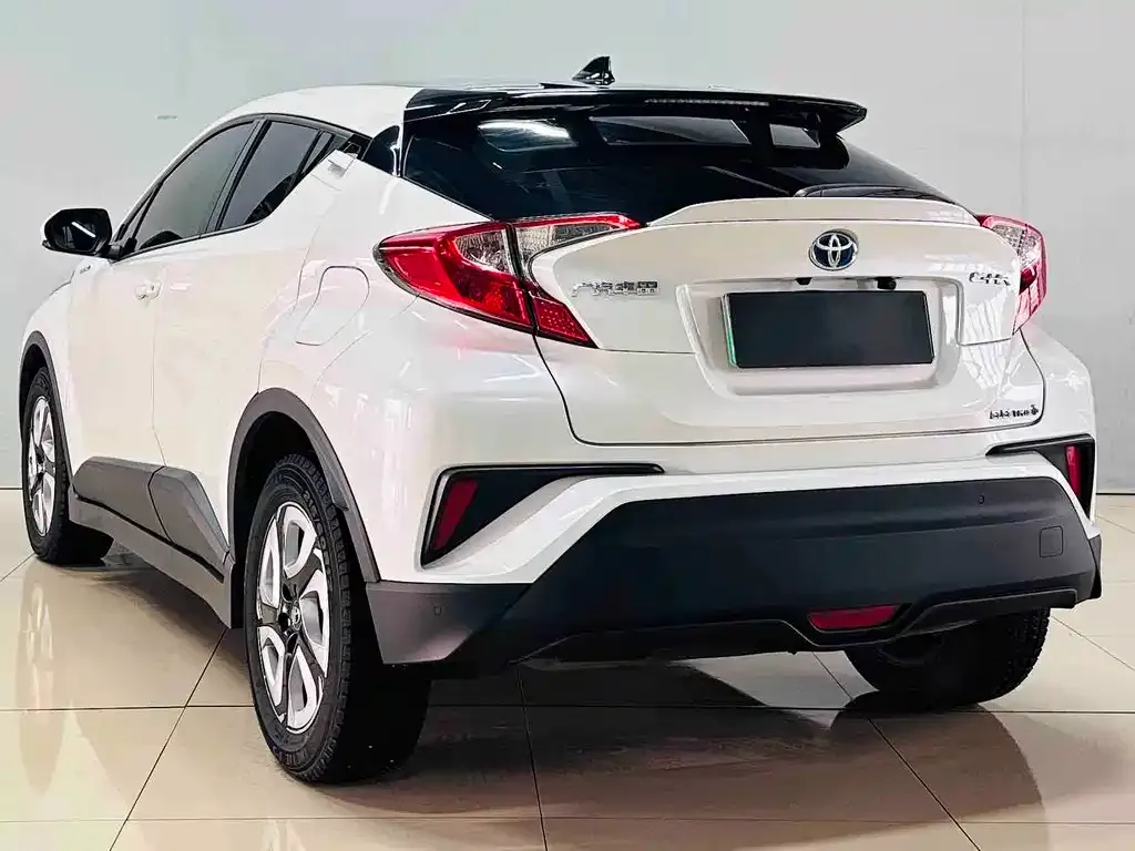 Toyota C-HR EV — фото 7