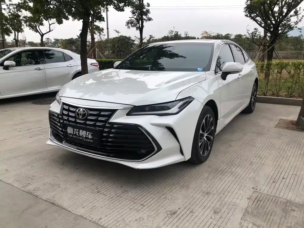 Toyota Avalon — фото 1