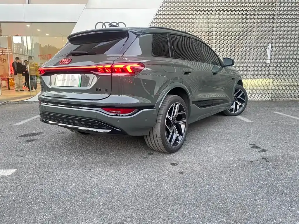 Audi Q6L e-tron — фото 9