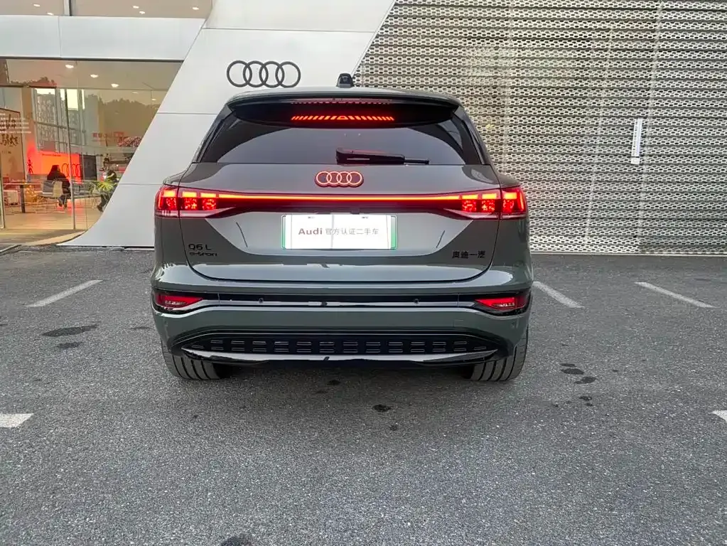Audi Q6L e-tron — фото 10