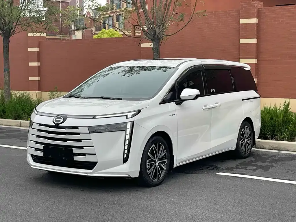 GAC Motor E8 Hybrid — фото 1