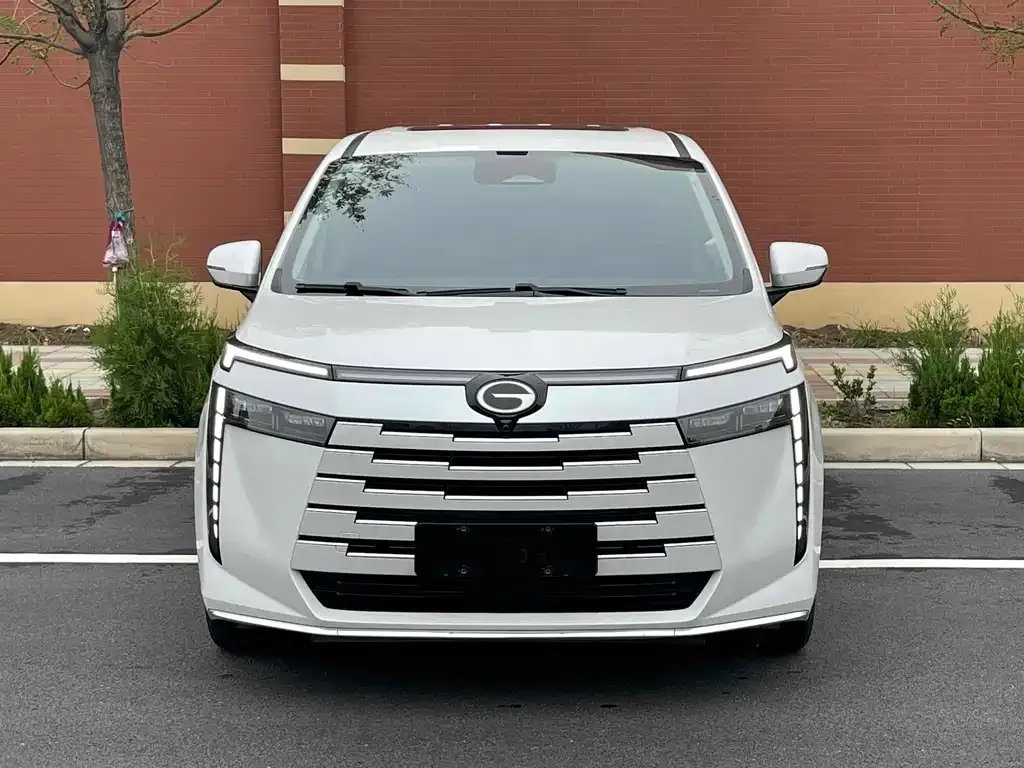 GAC Motor E8 Hybrid — фото 3
