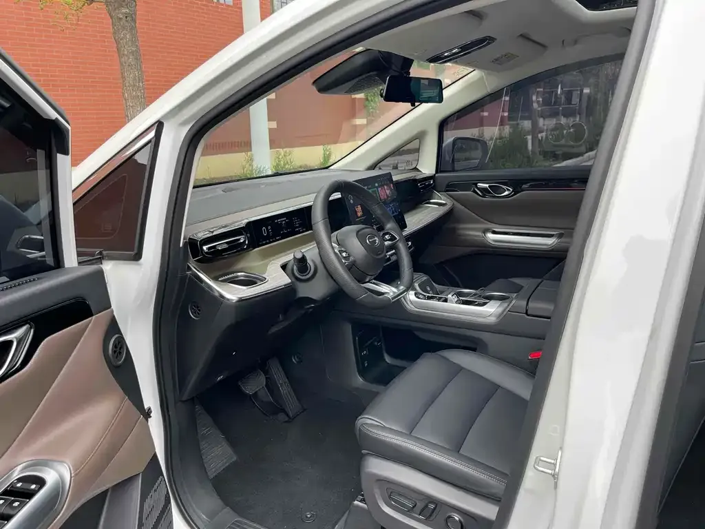 GAC Motor E8 Hybrid — фото 8