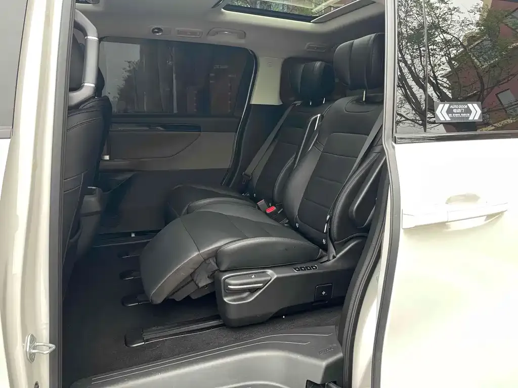 GAC Motor E8 Hybrid — фото 6
