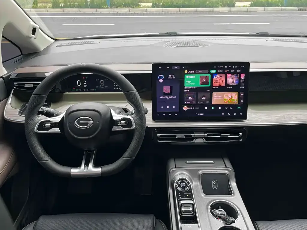 GAC Motor E8 Hybrid — фото 7