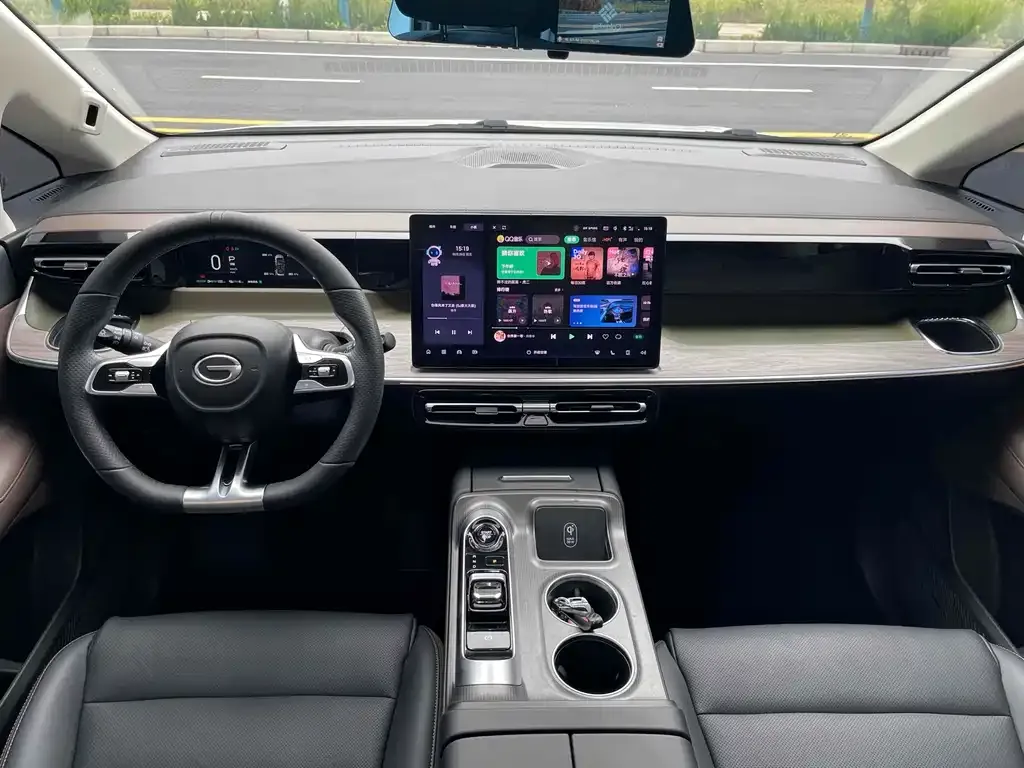 GAC Motor E8 Hybrid — фото 9