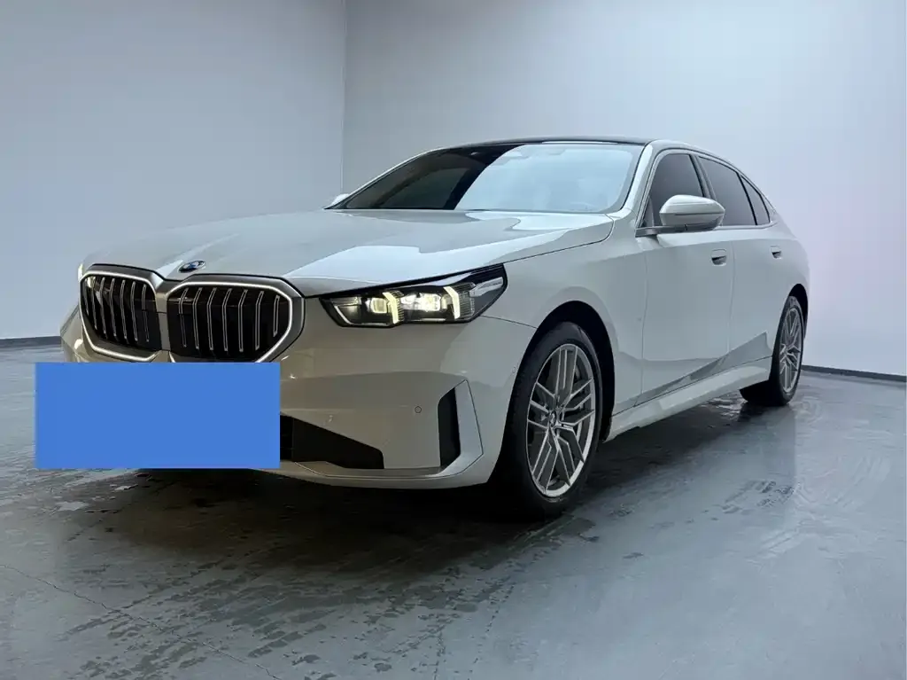 BMW 5 Series — фото 1