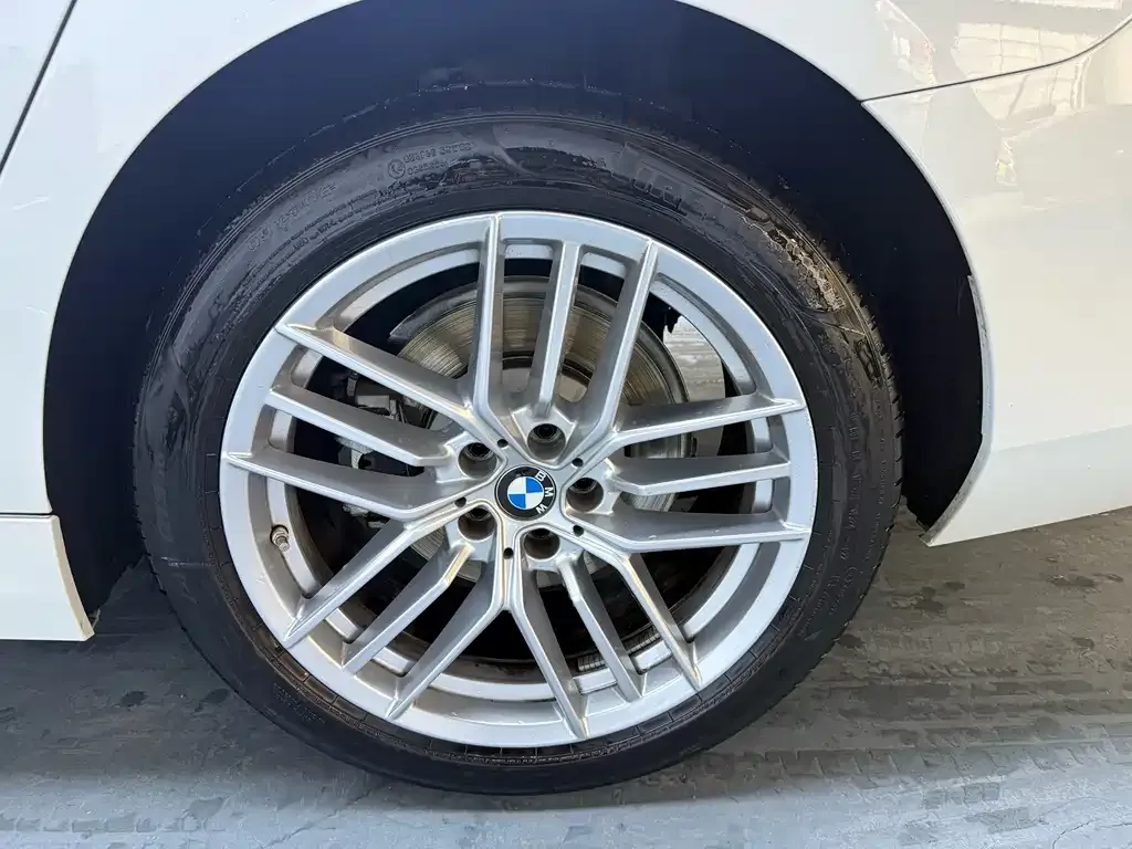 BMW 5 Series — фото 10