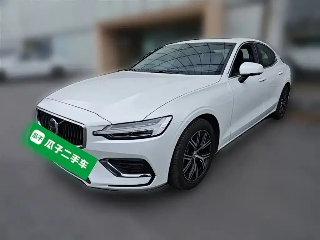 Volvo S60 — фото 1