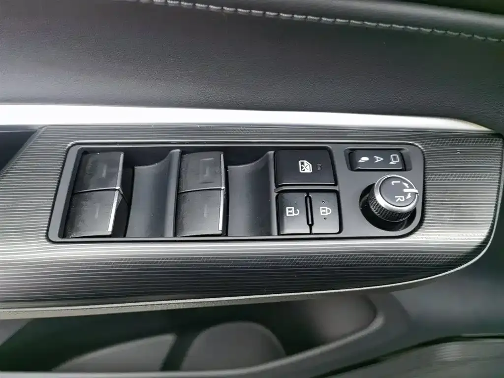 Toyota Harrier — фото 10
