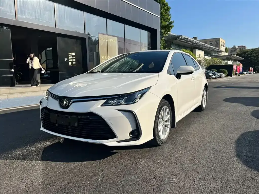 Toyota Corolla — фото 1