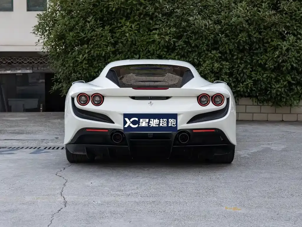 Ferrari F8 — фото 6