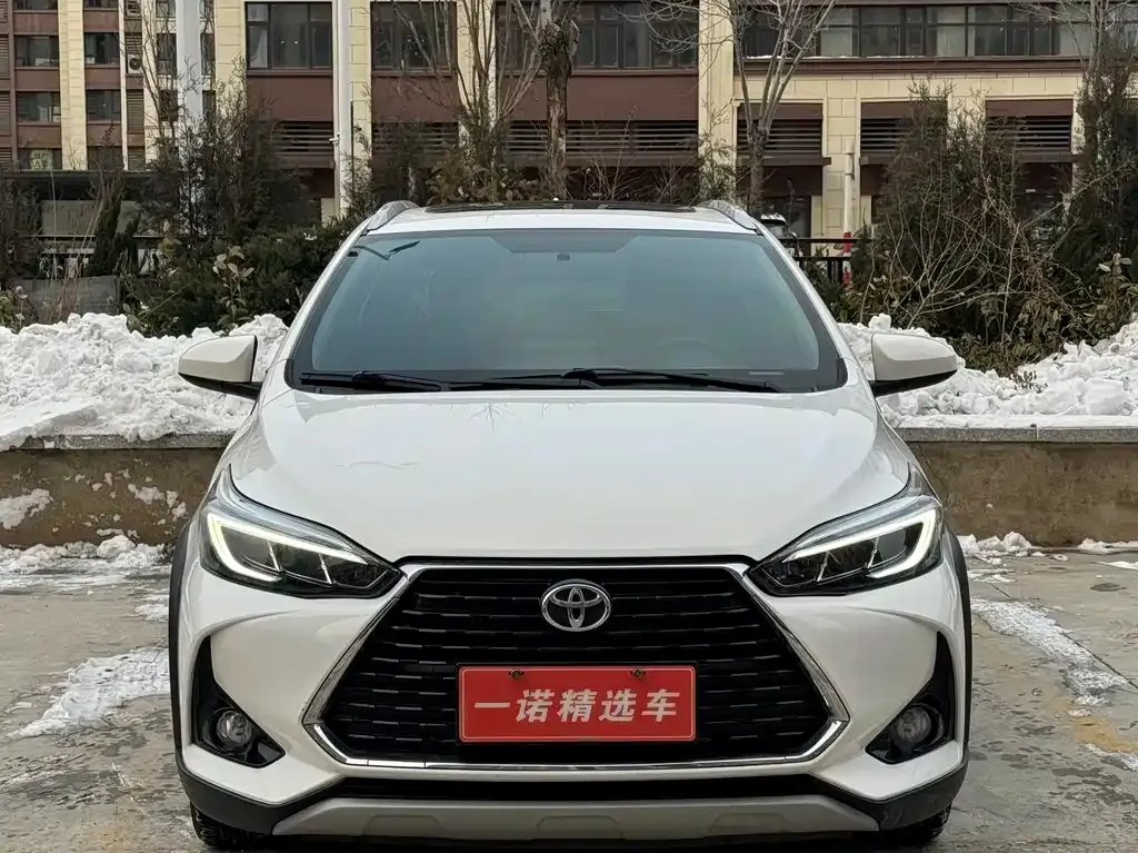 Toyota Yaris L — фото 2