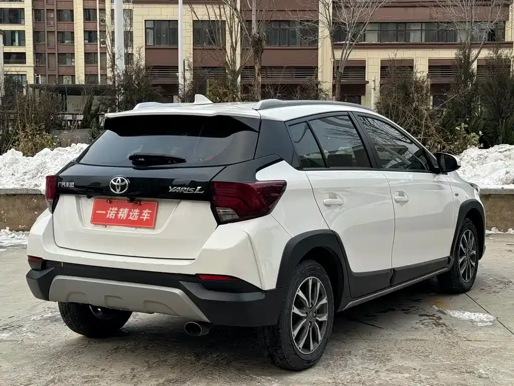 Toyota Yaris L — фото 5