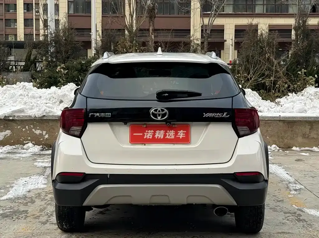 Toyota Yaris L — фото 10