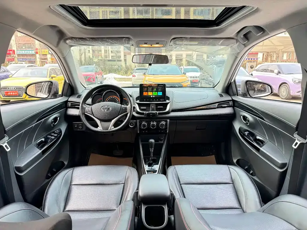 Toyota Yaris L — фото 4