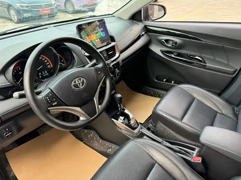 Toyota Yaris L — фото 6