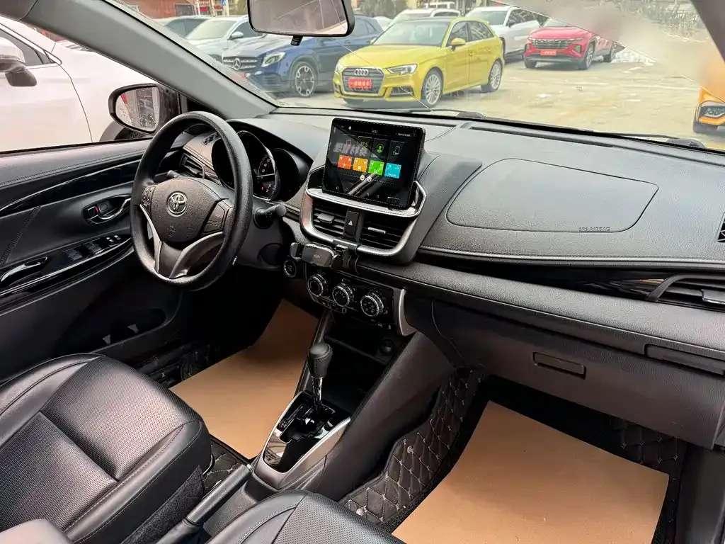 Toyota Yaris L — фото 9