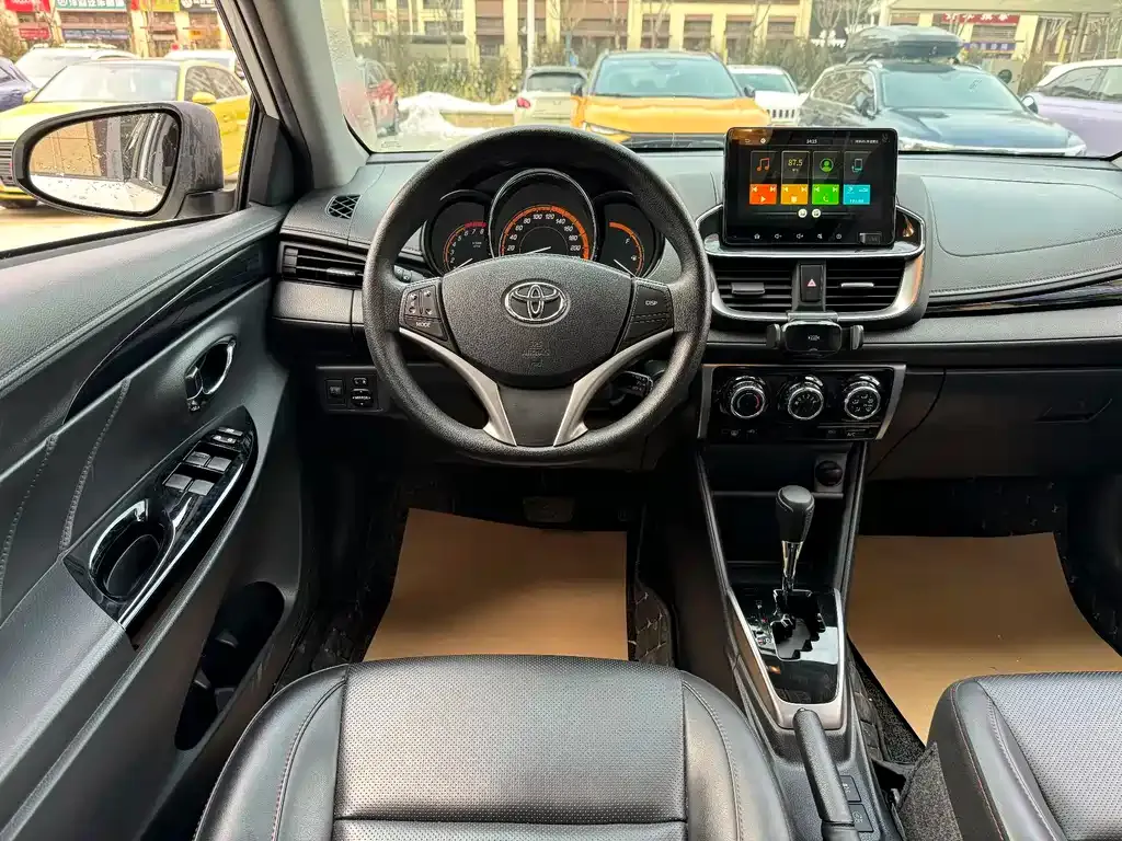 Toyota Yaris L — фото 8