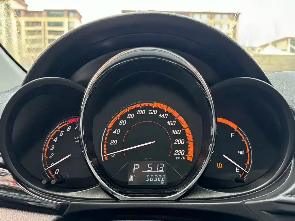 Toyota Yaris L — фото 7