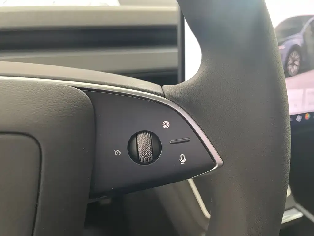 Tesla Model Y L — фото 2