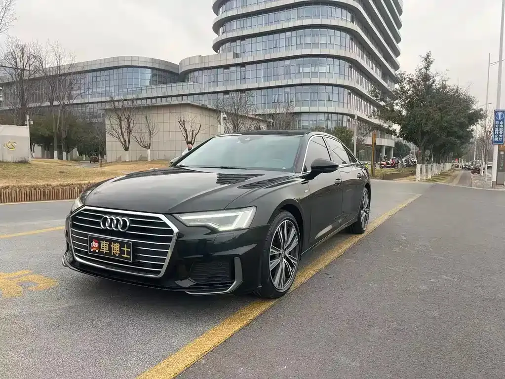 Audi A6L — фото 1