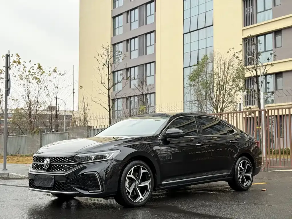Volkswagen Passat — фото 1