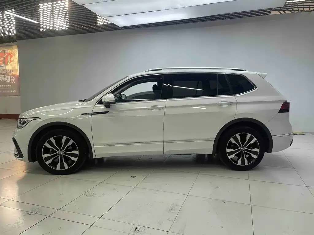 Volkswagen Tiguan L — фото 6