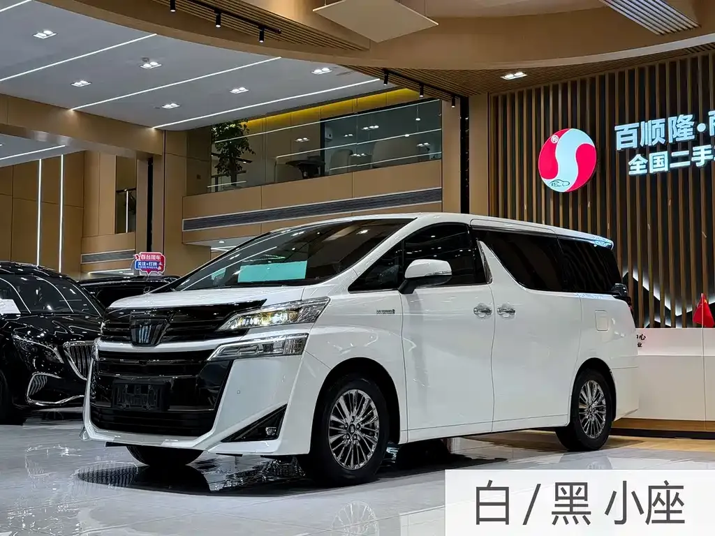 Toyota Vellfire — фото 1