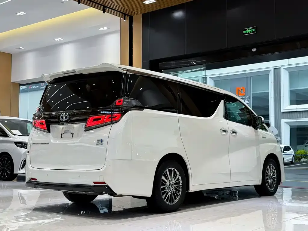 Toyota Vellfire — фото 3