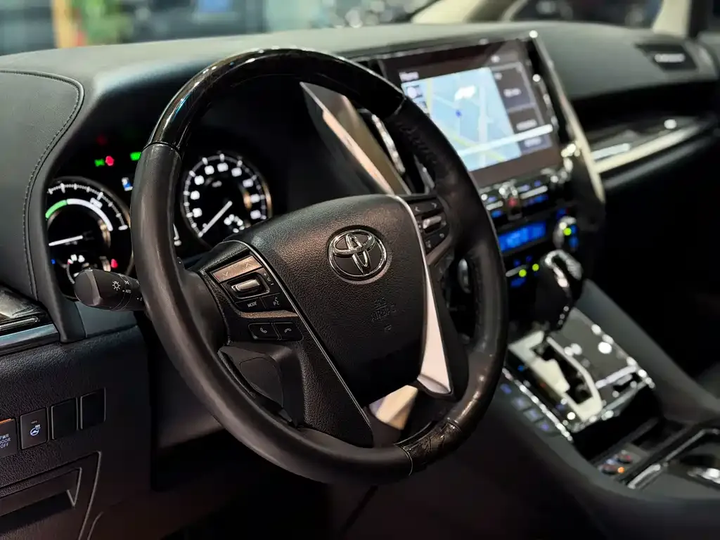 Toyota Vellfire — фото 6