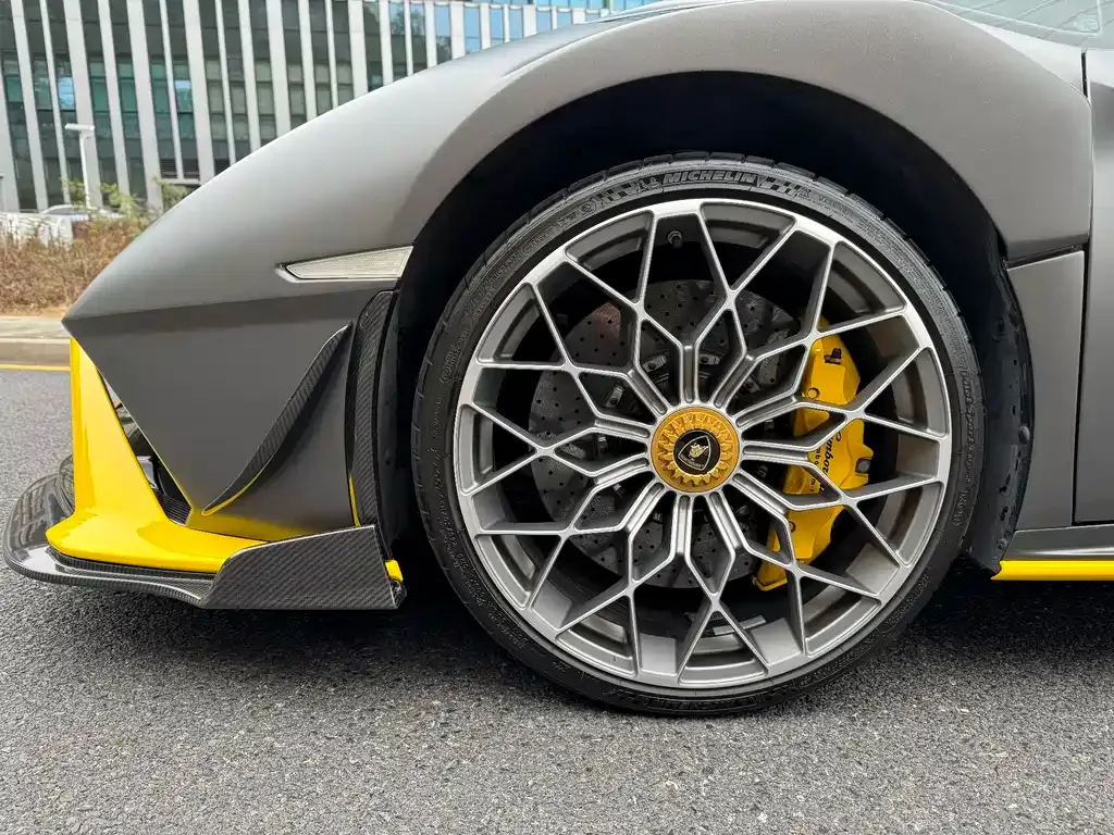 Lamborghini Huracan — фото 10