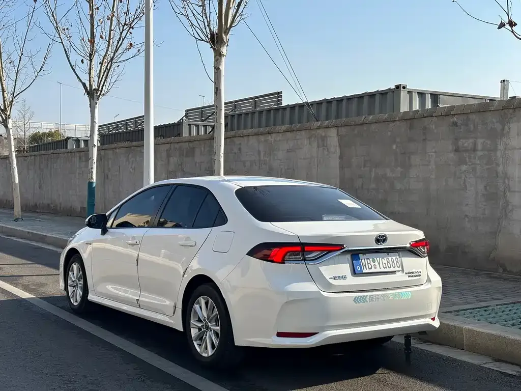 Toyota Corolla — фото 4