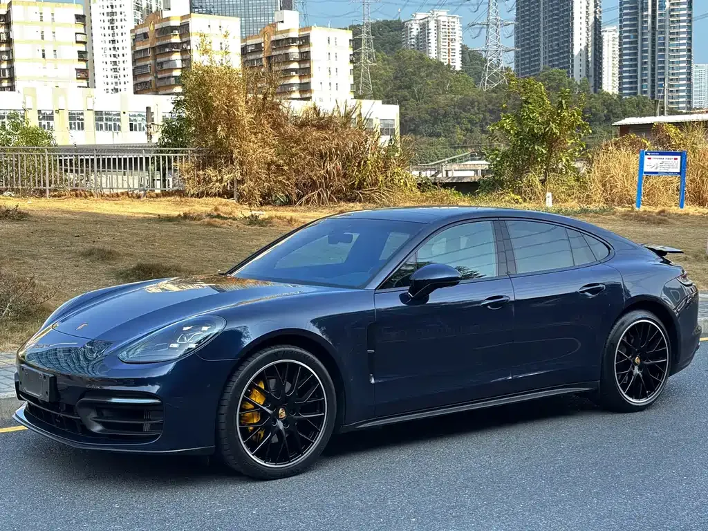 Porsche Panamera — фото 1