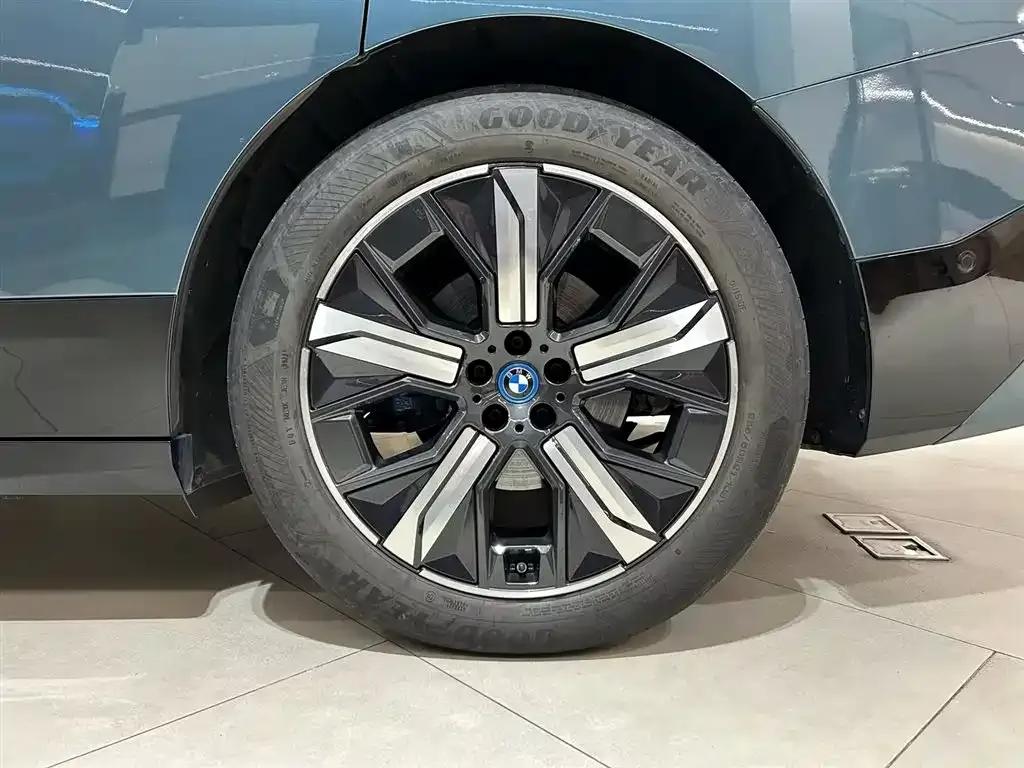 BMW iX — фото 5
