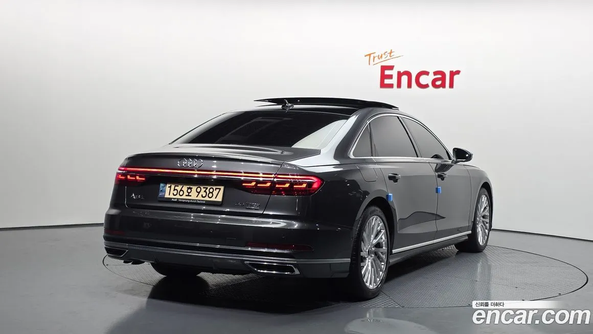 Audi A8 — фото 2