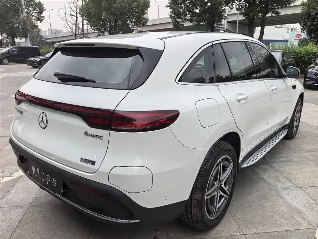 Mercedes-Benz EQC — фото 8