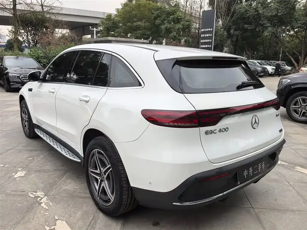 Mercedes-Benz EQC — фото 10