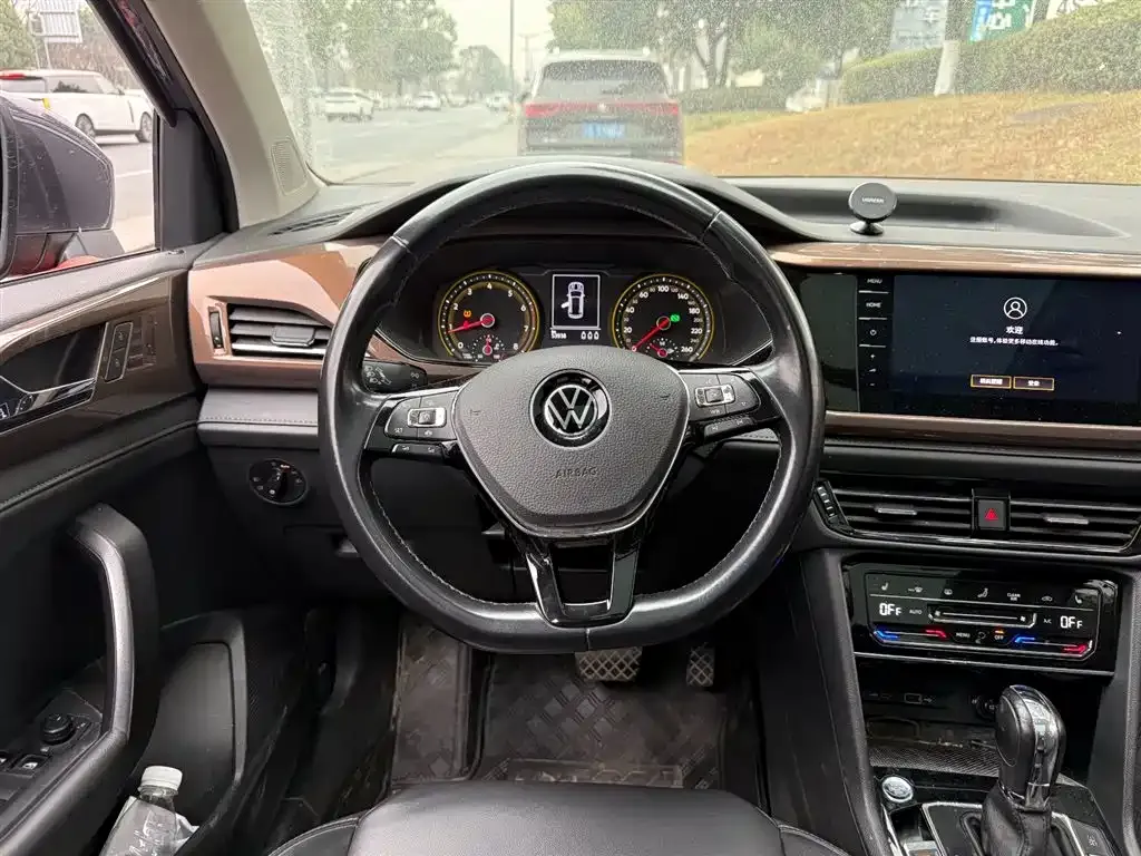 Volkswagen Tharu — фото 2