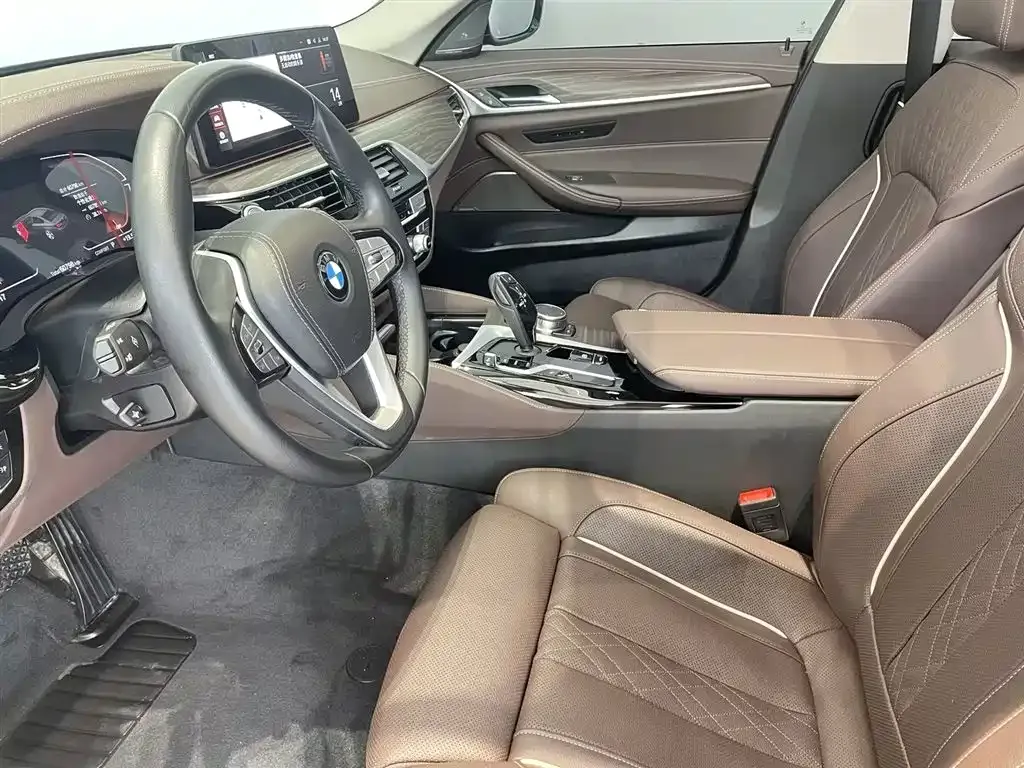 BMW 5 Series — фото 10