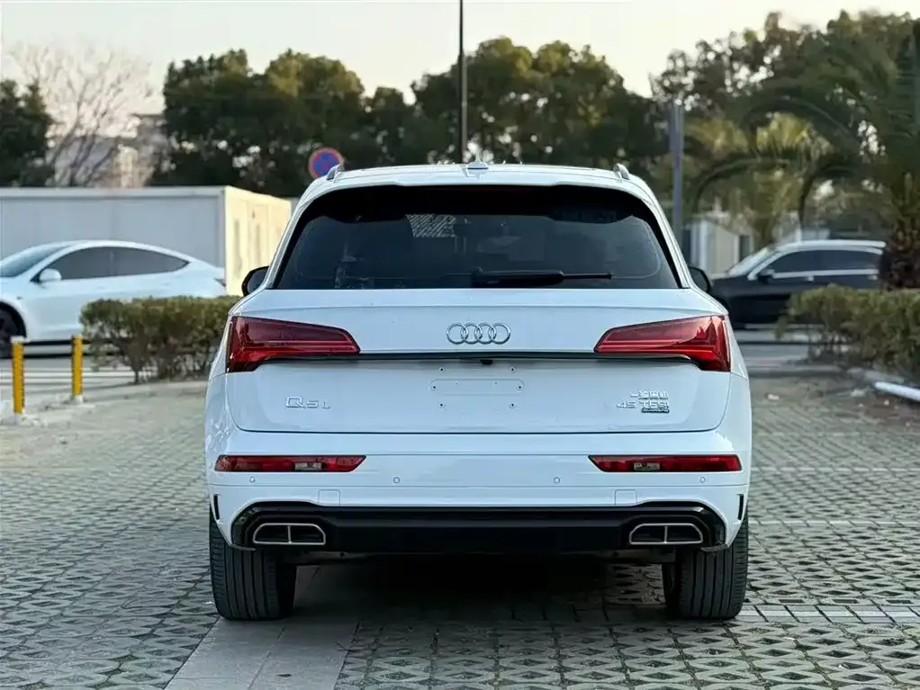 Audi Q5L — фото 8