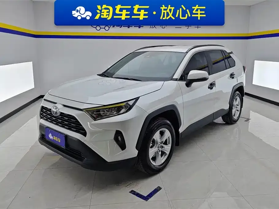 Toyota RAV4 — фото 1