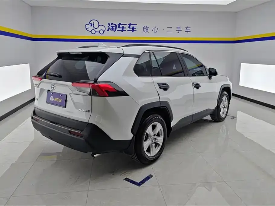 Toyota RAV4 — фото 2