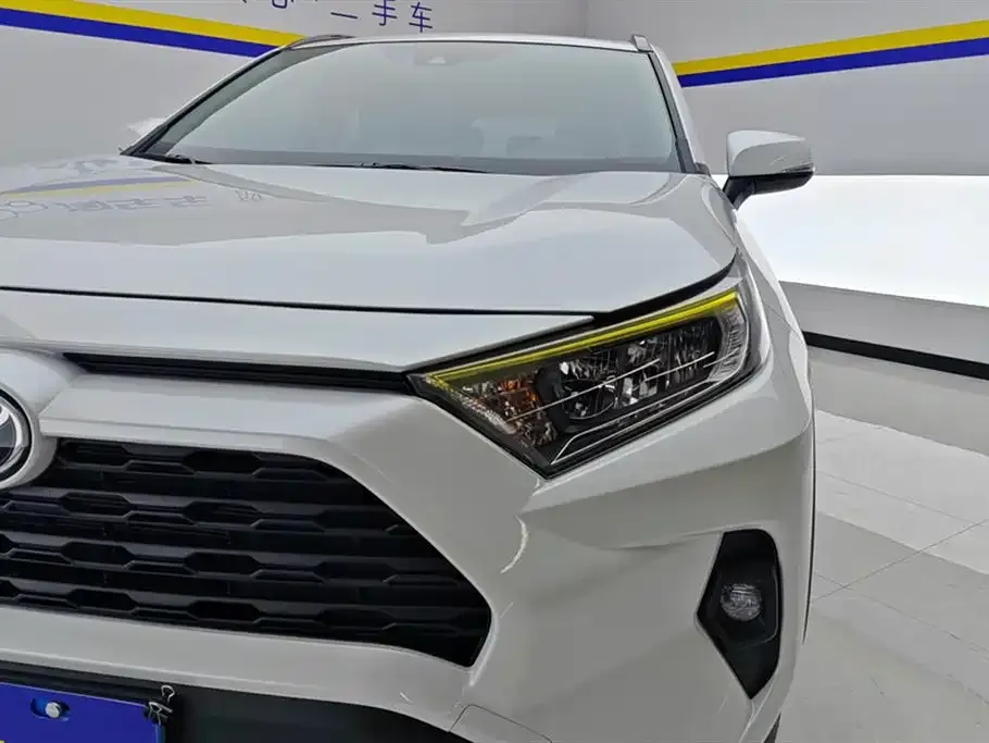 Toyota RAV4 — фото 3