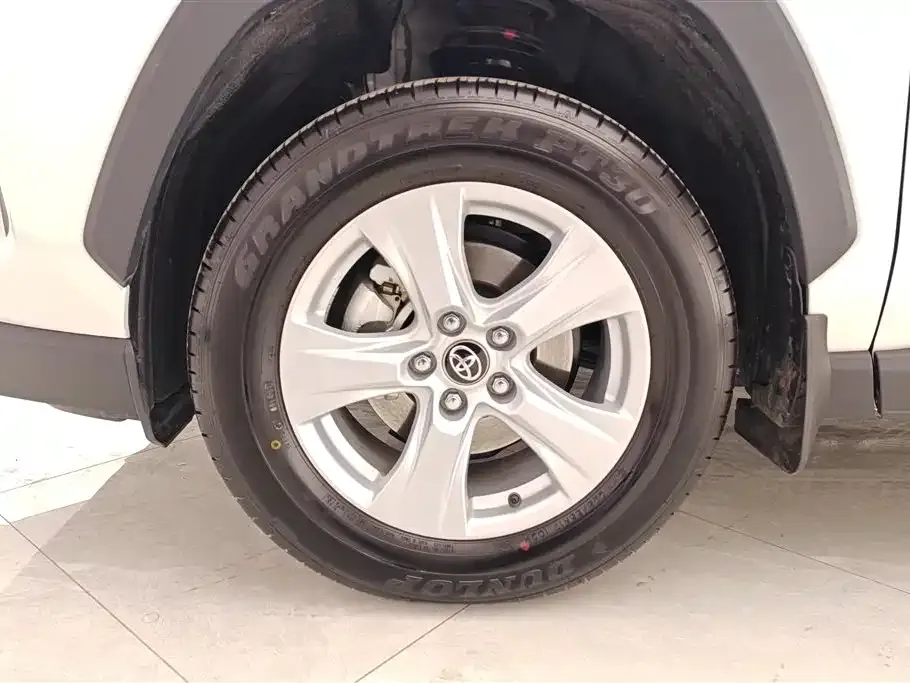Toyota RAV4 — фото 4
