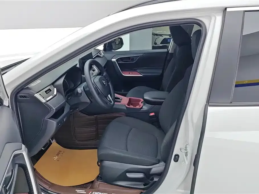 Toyota RAV4 — фото 7